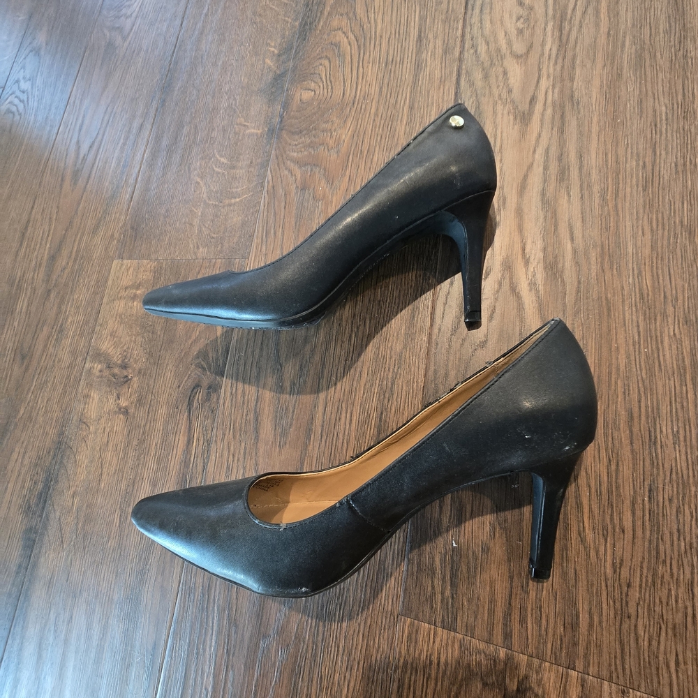 Calvin Klein Women's Black Pointed-Toe Pumps - Picture 3 of 4